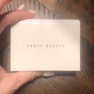 Fenty Beauty Invisimatte Blotting Powder